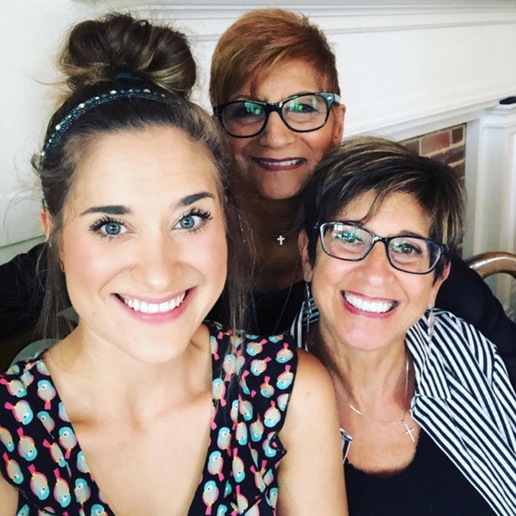 Meet your Posher, Lisa - Picture 2 of 2